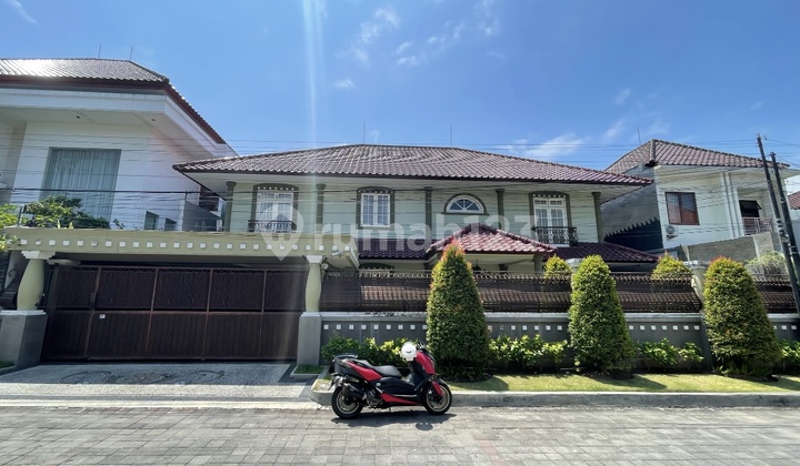 Rumah Mewah Style Eropa Dekat Plaza Renon Denpasar