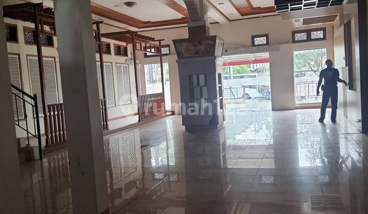 Ruang Usaha Jalan Riau Staregis Tengah Kota