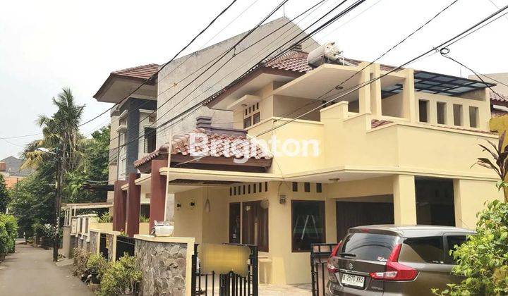 RUMAH DI CAWANG JAKARTA TIMUR, MODERN DAN CANTIK 2