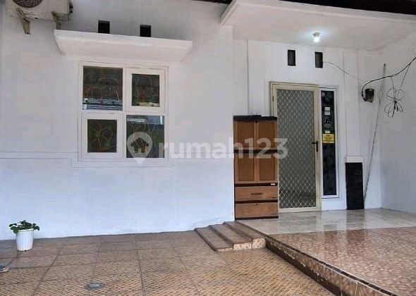 Ready-to-Occupy House in Graha Utama Serpong Housing, South Tangerang Ready-to-Occupy House in Graha Utama Serpong Housing, South Tangerang