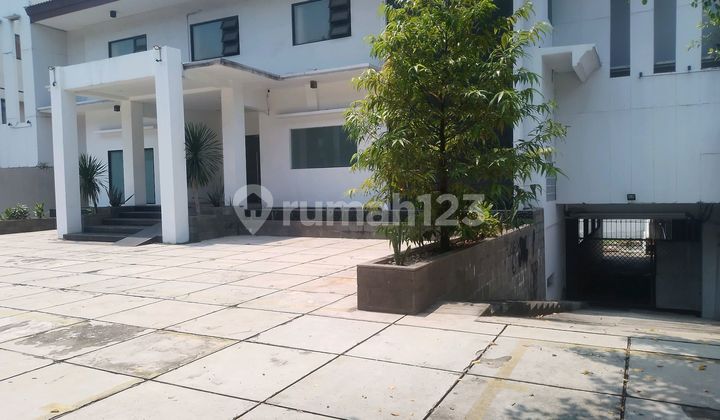 Gedung Perkantoran Jl.wijaya -petogogan-kebayoran Baru -jakarta Selatan