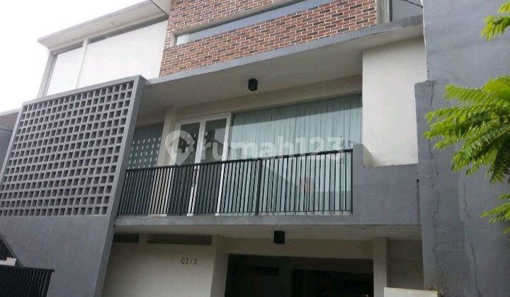 Ready-to-Occupy House in Taman Meruya Ilir, West Jakarta