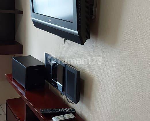 Sewa Apartemen Sudirman Park 2 Bedroom Lantai Sedang Furnished 4