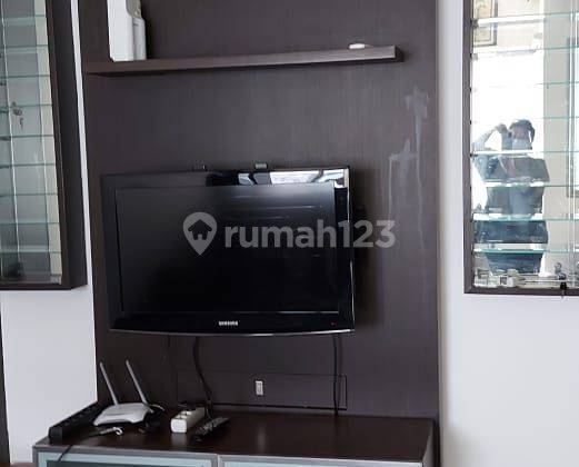 Sewa Apartemen Sudirman Park 2 Bedroom Lantai Sedang Furnished 8