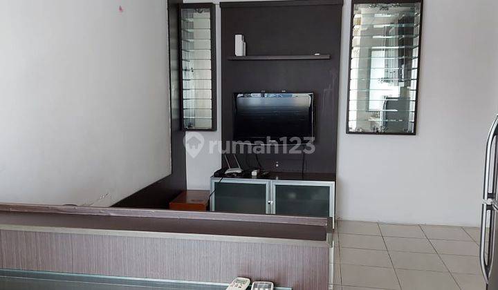 Sewa Apartemen Sudirman Park 2 Bedroom Lantai Sedang Furnished 7