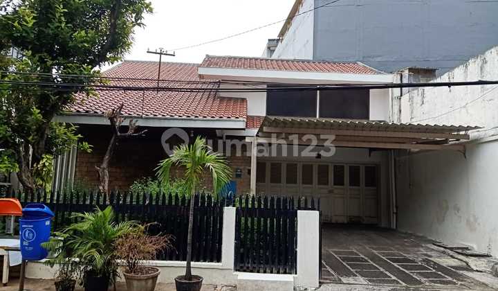 Dijual Rumah di Cikini Menteng Daerah Elite Tenang Aman Asri