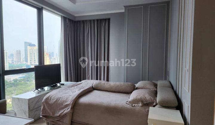 Sewa Apartemen District 8 Senopati 4 Bedroom Lantai Tengah Furnished 2