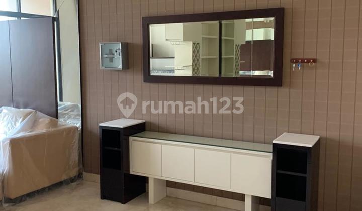 Sewa Apartemen Senayan Residence 3 Bedroom Lantai Rendah View Golf 2