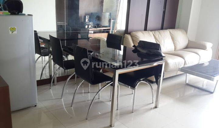 Sewa Apartemen Cosmo Residence 3 Bedroom Lantai Tinggi Furnished 1