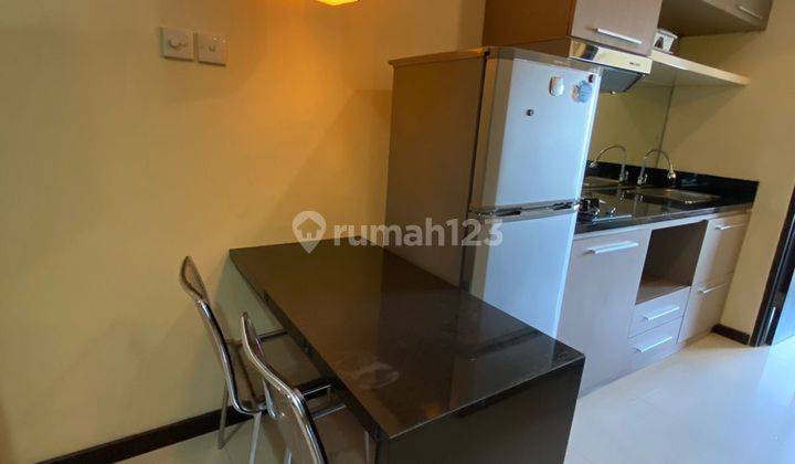 Disewakan Apartemen Cosmo Mansion 1 Bedroom Lantai Tengah Furnished 2