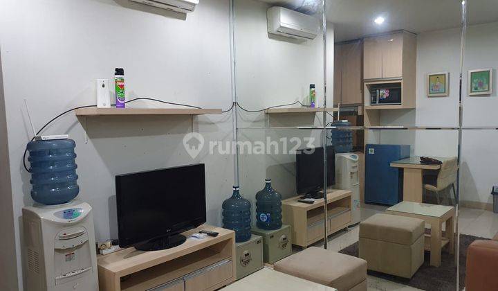 Sewa Apartemen Cosmo Mansion 1 Bedroom Lantai Tengah Furnished 2