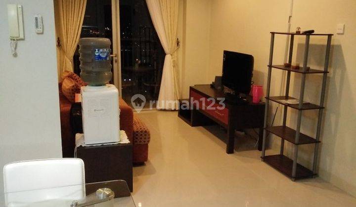 Sewa Apartemen Cosmo Mansion 2 Bedroom Lantai Sedang View Pool City 1