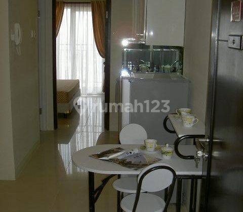 Disewakan Apartemen Cosmo Mansion 1 Bedroom Lantai Tengah Furnished 1