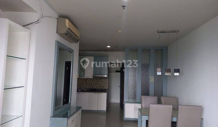 Disewakan Apartemen Cosmo Mansion 3 Bedroom Lantai Tengah Furnished 2