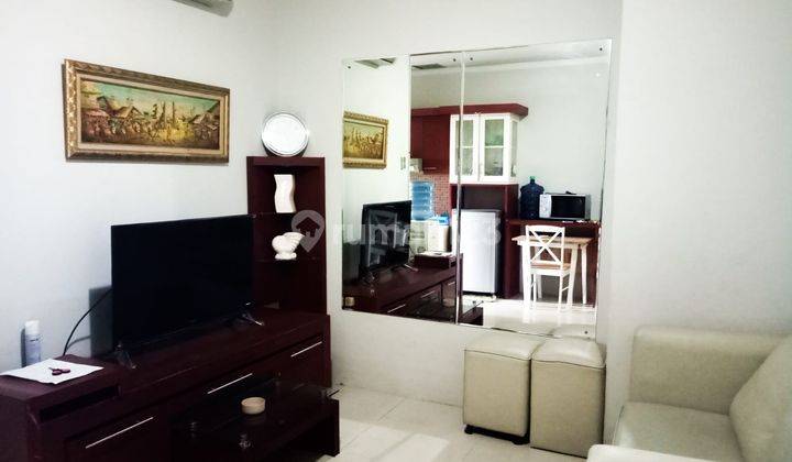 Disewakan Apartemen Cosmo Mansion 1 Bedroom Lantai Sedang Furnished 1