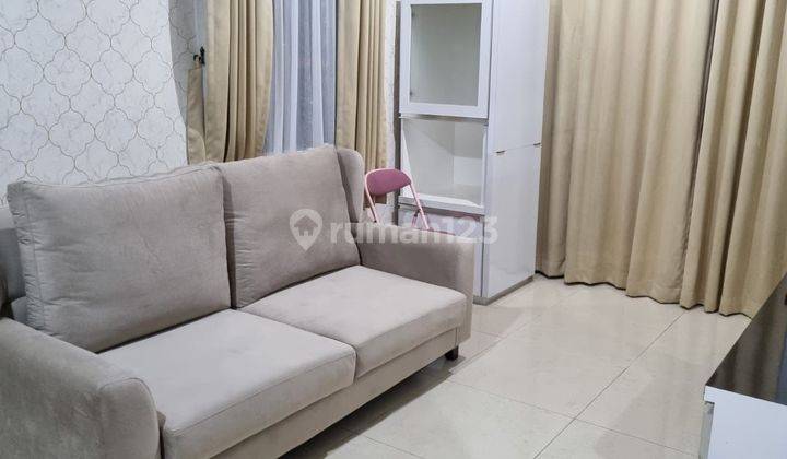 Disewakan Apartemen Cosmo Residence 2 Bedroom Lantai Tengah Furnished 1