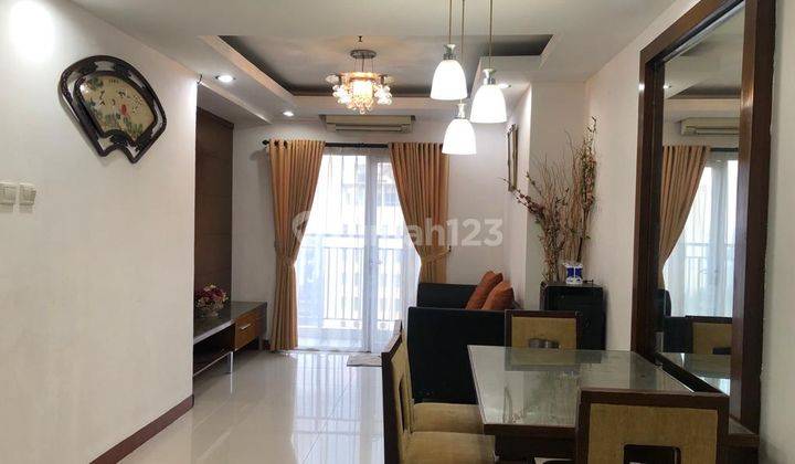 Disewakan Apartemen Cosmo Mansion 3 Bedroom Lantai Tengah Furnished 2