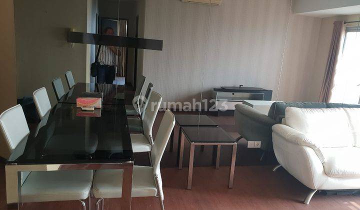 Disewakan Apartemen Cosmo Residence 3 Bedroom Lantai Tengah Furnished 2