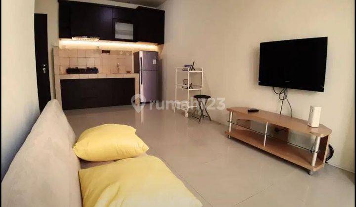 Sewa Apartemen Cosmo Residence 2 Bedroom Lantai Tinggi Furnished 1