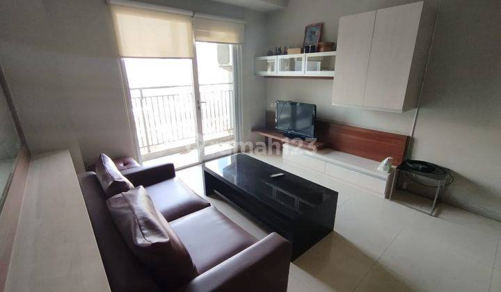 Sewa Apartemen Cosmo Residence 2 Bedroom Lantai Tinggi Full Furnished 1