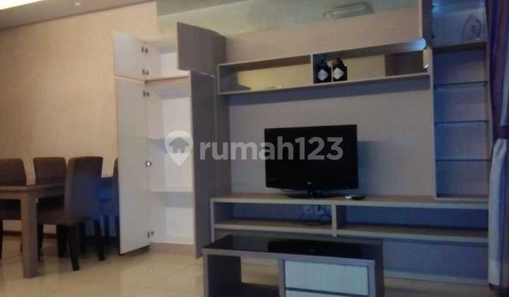 Sewa Apartemen Thamrin Residence 2 Bedroom Lantai Furnished