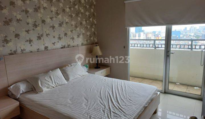 Sewa Apartemen Cosmo Mansion 1 Bedroom Lantai Tengah 1