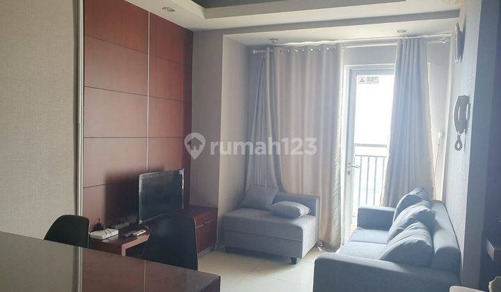 Sewa Apartemen Cosmo Residence 2 Bedroom Lantai Tinggi  1