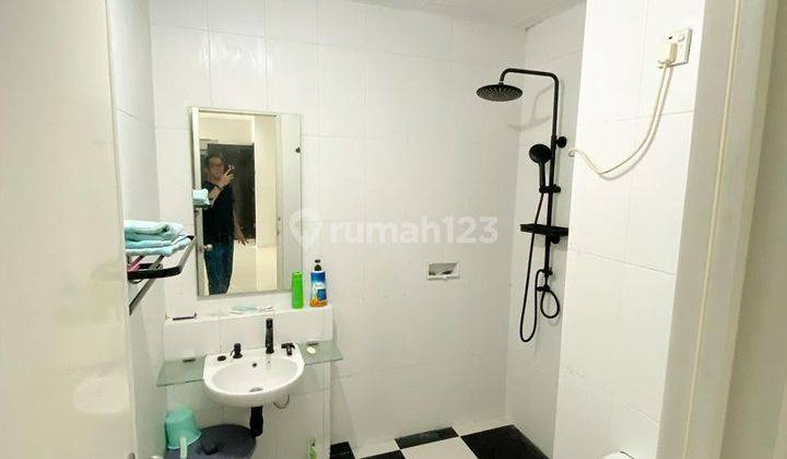 Disewakan 2 Bedroom Apartemen Cosmo Mansion Furnish Harga Murah 2