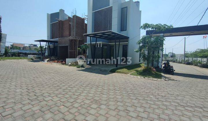 Rumah 2 Lantai Desain Modern Elegan Lokasi di Pendem Kota Batu 2