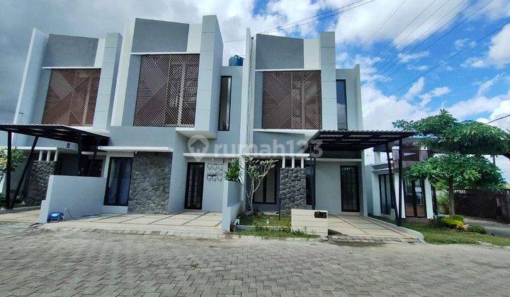 Rumah 2 Lantai Desain Modern Elegan Lokasi di Pendem Kota Batu 1