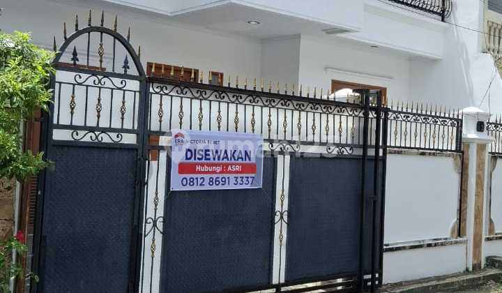 Beautiful House...!!! Great... Affordable... In Tebet, 2-Car Road Suitable for Residence and Office, Ready to Occupy, Strategic Location