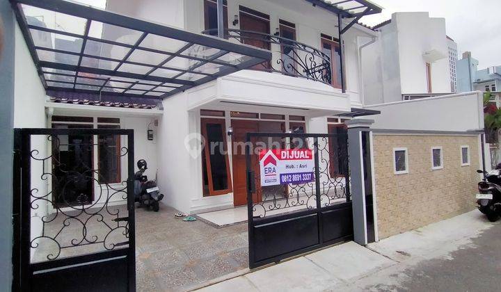 RUMAH CANTIK BAGUS SEKALI COCOK UNTUK TEMPAT TINGGAL  NYAMAN  LOKASI DEKAT TAMAN  di Jalan Tebet Dalam 1 SHM 1