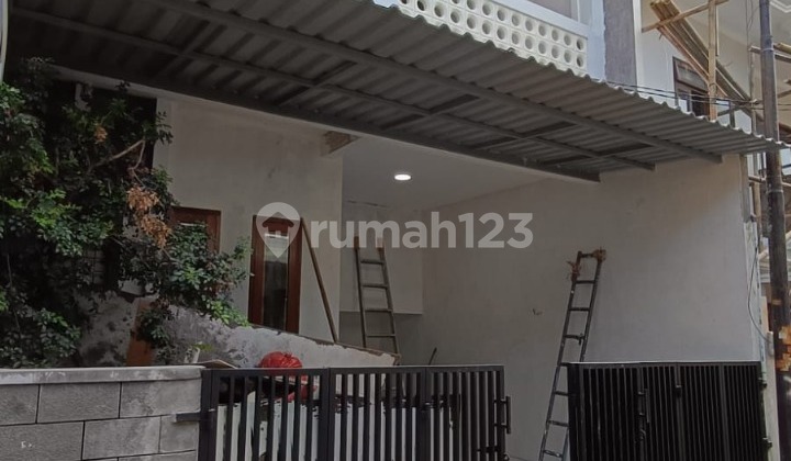 RUMAH BAGUSSS....CANTIK... BARU DI RENOVASI LOKASI STRATEGIS COCOK UNTUK INVESTASI...!!