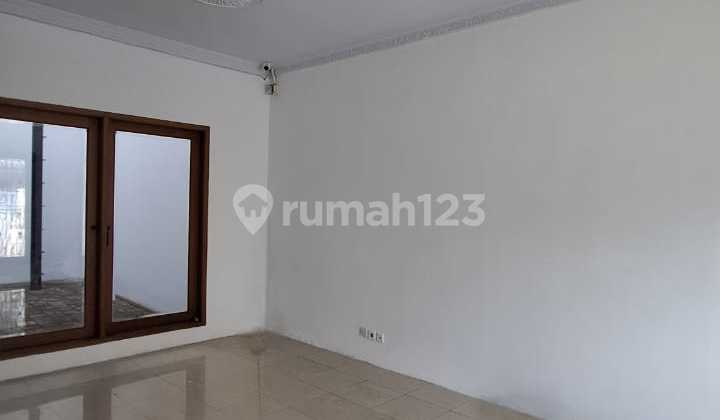 Rumah Cantik...!!! Baguss... Siap Huni.. Jalan Besar Harga Murah.. Cocok untuk Kantor dan Tempat Tinggal Lokasi Strategis di Tebet 2