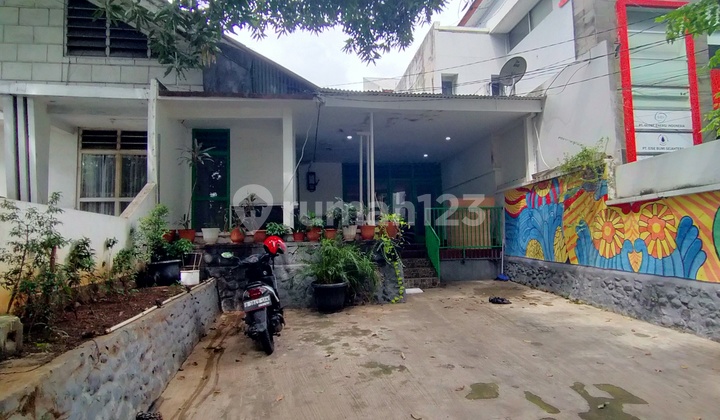 House For Quick Sale....!! On Tebet Timur Raya Street, in Front of Eco Park, Suitable for Office.. For Business Place and For Residence, SHM House in Tebet, Good Condition