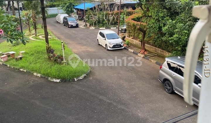 Rumah 2 Lantai Siap Huni Dekat Pasar Segar Graha Raya Bintaro