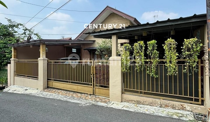 For Sale Strategic Location House in Kebayoran Baru