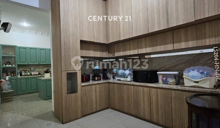 Dijual Rumah 2 Lantai Siap Huni Lokasi Strategis di Kebon Jeruk 2