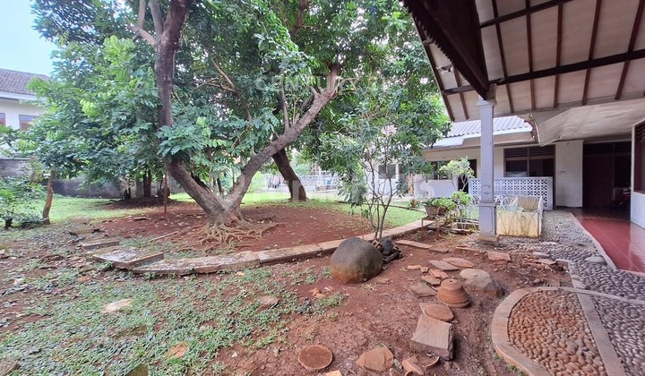For Sale Quickly Spacious Land Area House in South Jakarta 2