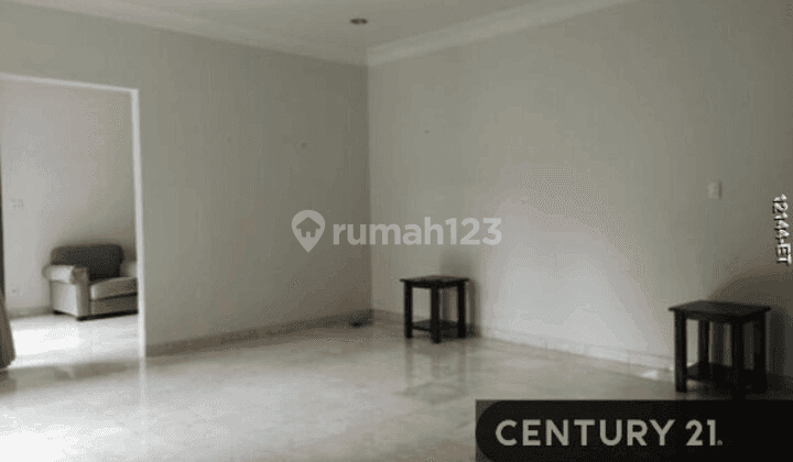 Rumah Luas Siap Huni Dengan Kolam Renang kan Di Ampera 2