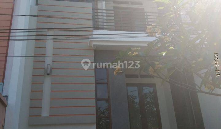 Rumah Town House Siap Huni Menghadap Taman 2