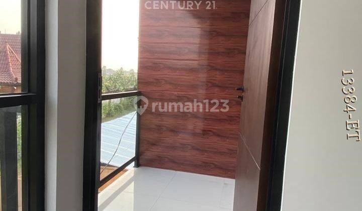 Rumah Brandnew 2 Lantai Masih Punya Halaman Belakang  2