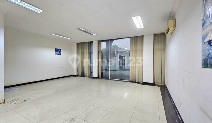 Disewakan Space Luas bisa untuk Kantor atau Ruang Usaha Lain Nya dengan Parkir Luas di Pinggir Jalan Raya Utama di Veteran Disewakan Space Luas bisa untuk Kantor atau Ruang Usaha Lain Nya dengan Parkir Luas di Pinggir Jalan Raya Utama di Veteran