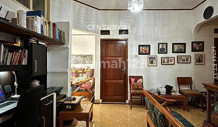 Dijual Rumah dengan Lokasi Strategis di Kebayoran Baru 2