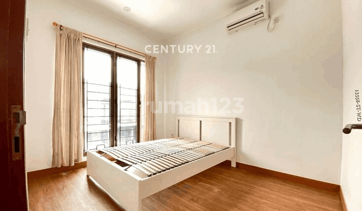 Dijual Rumah Renovated Design Arsitek di Sektor 9 Bintaro