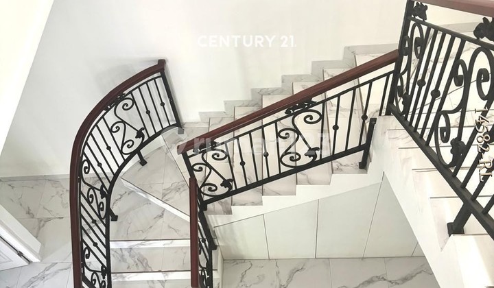 Dijual Rumah Brandnew American Classic Dijalan Utama Hook 2