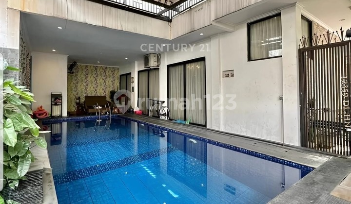 Dijual Rumah 3 Lantai Siap Huni Ada Kolam Renang di Bintaro 2