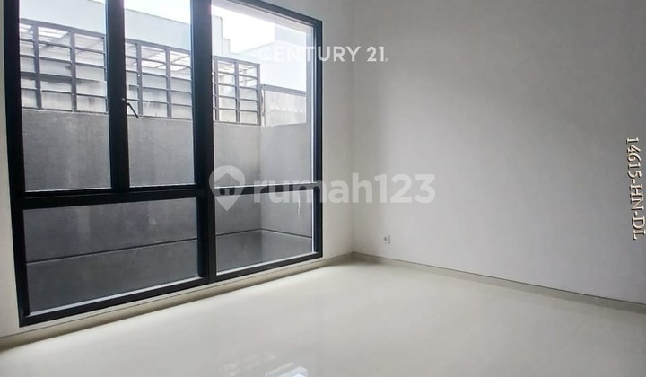 Ready-to-Occupy House, Strategic Location in Kebayoran Bintaro Sector 7 2