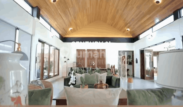 Rumah Dijual Serasa Villa dengan Sirkulasi Udara yang Bagus 2