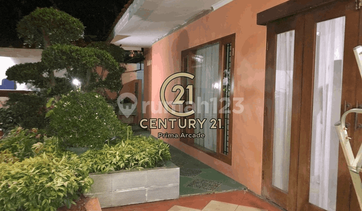 Rumah dengan Halaman Belakang Luas Asri Nyaman Aman Dekat Pos Sat